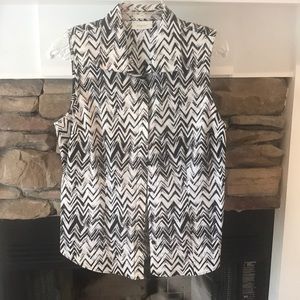 Sleeveless women’s blouse